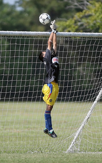 今天体能考验很大！杨瀚森次节被换下脸露疲倦