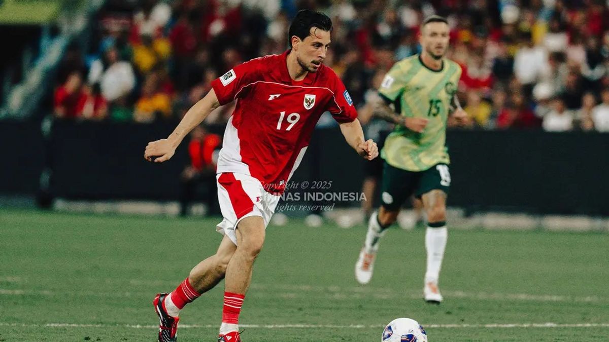 葡萄牙中场米德当选U17世界杯MVP，哈维为他颁奖